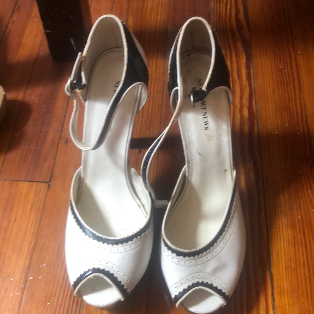 black n white HIGH HEELS